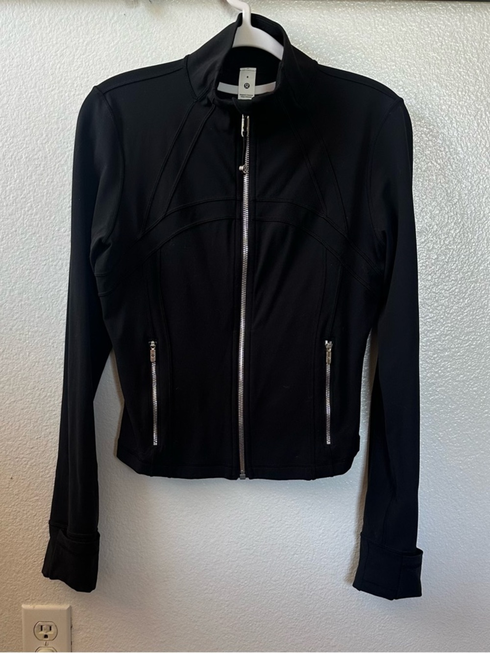 Lululemon Define cropped Jacket Nulu fabric in black size 8